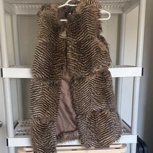 Moginn Faux Fur Vest with Chain and Removable Belt Detail
